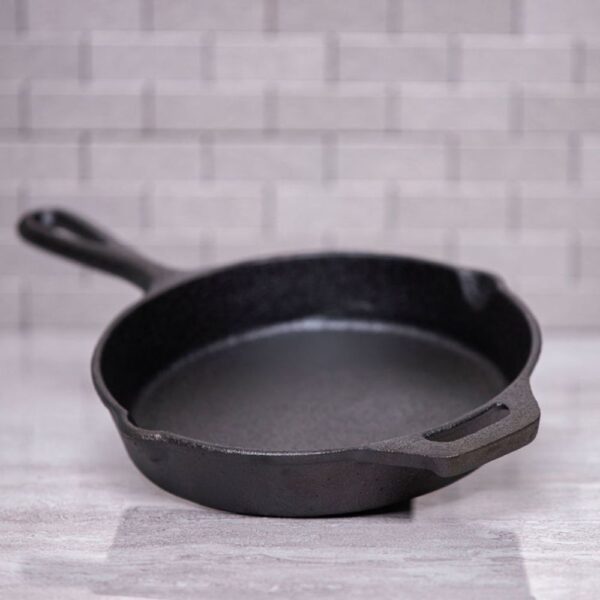 Karibe 8 cast iron skillet